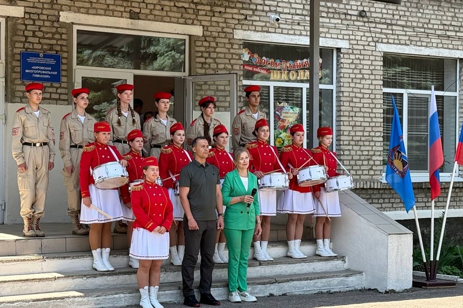 Праздник в школе. Фото администрации Кировска