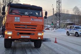 Мужчина попал под КАМАз в Усть-Куте. Скриншот видео Госавтоинспекции региона