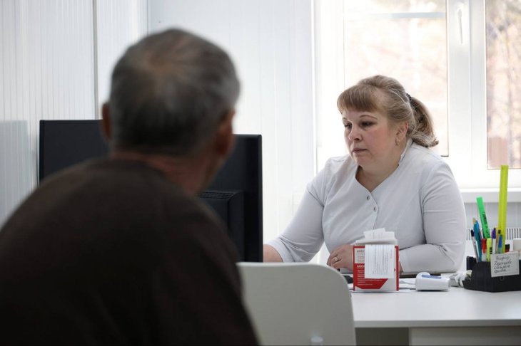 Прем врача. Фото пресс-службы правительства Иркутской области