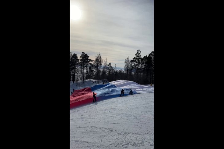 Флаг России. Скриншот видео из телеграм-канала «Истлэнд»