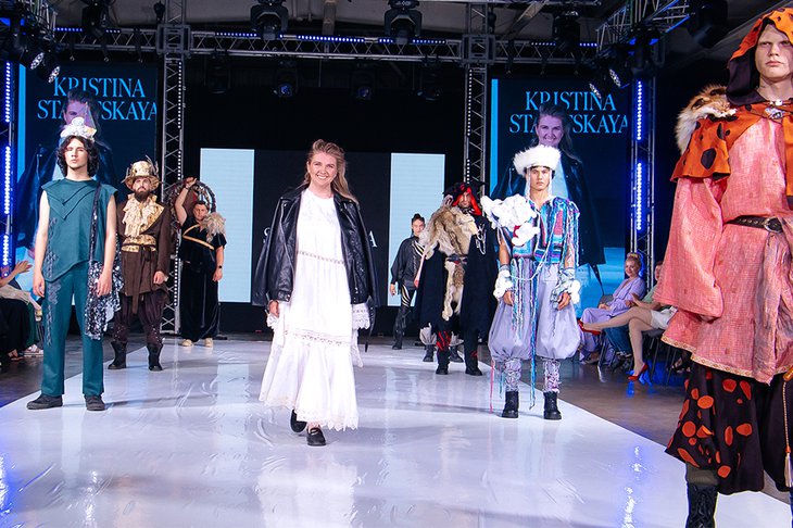 Показ. Фото продюсерского центра «ПроДвижение»