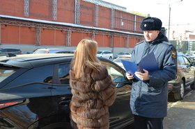 Разговор с приставами. Фото пресс-службы ГУФССП России по Иркутской области