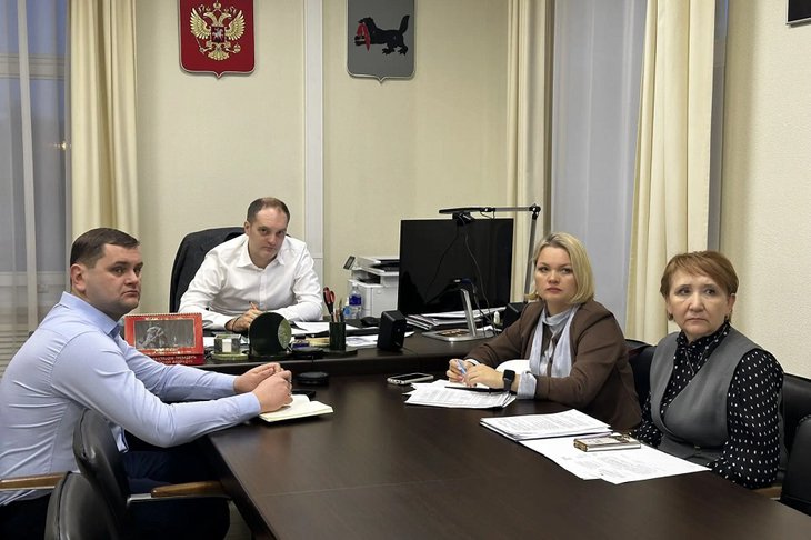 Заседание. Фото пресс-службы правительства Иркутской области