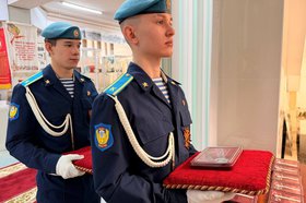 Вынос наград. Фото взято из телеграм-канала Сергея Петрова