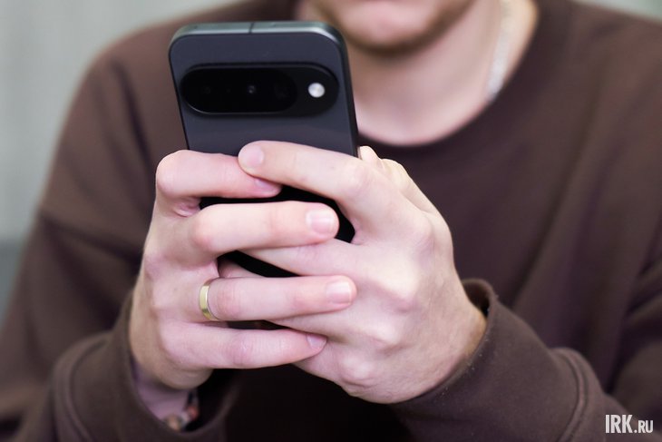 Телефон. Фото Маргариты Романовой, IRK.ru