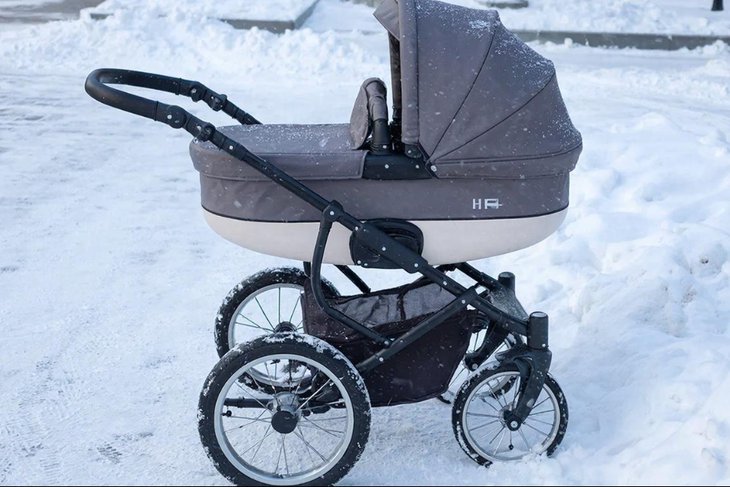 Коляска. Изображение сгенерировано GigaChat