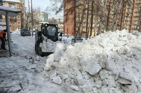 Уборка снега. Фото пресс-службы администрации Иркутска
