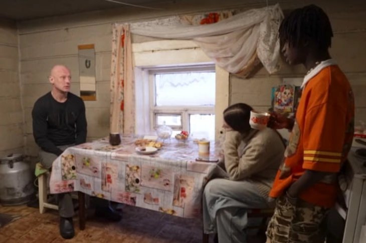 Беседа с отцом. Скриншот из тизера выпуска «Мама в 16»