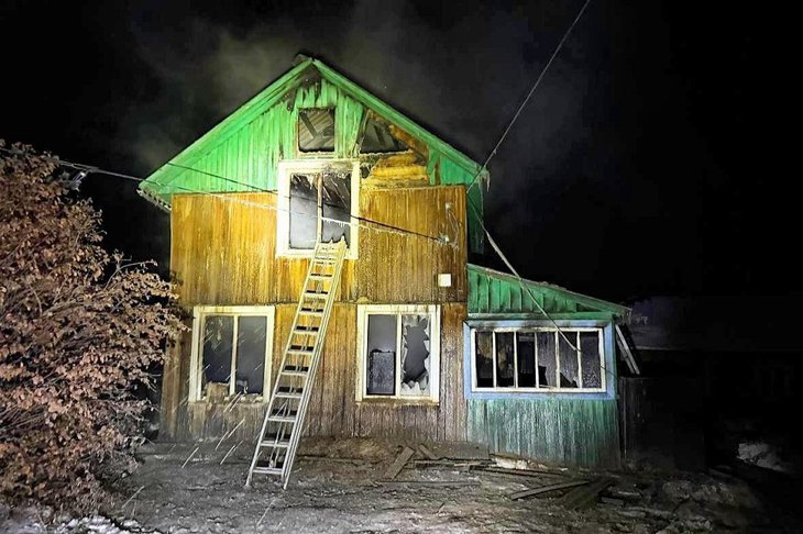 Сгоревший дом. Фото пресс-службы прокуратуры Иркутской области