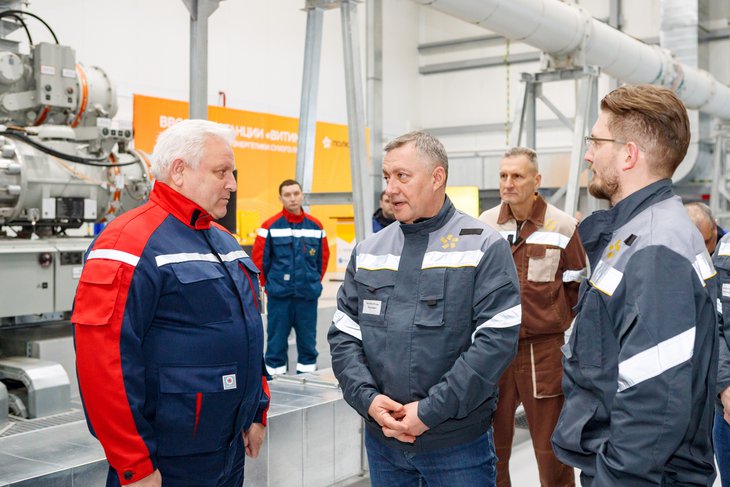 Директор «Витимэнерго» Андрей Круглов, губернатор Иркутской области Игорь Кобзев, генеральный директор группы «Полюс» Алексей Востоков. Фото пресс-службы «Полюса»