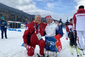 Президент Паралимпийского комитета России Павел Рожков поздравил Ивана Голубкова с победой. Фото Паралимпийского комитета России