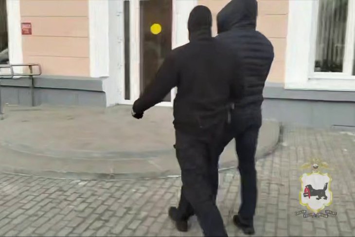 Обыски. Скриншот видео пресс-службы ГУ МВД по Иркутской области