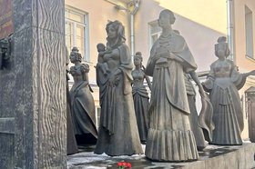Скульптура «Жены декабристов. Врата судьбы». Фото из телеграм-канала Игоря Кобзева