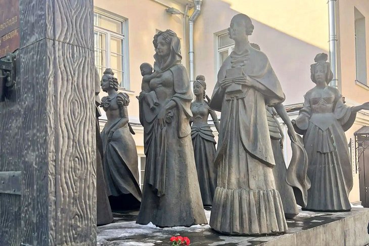 Скульптура «Жены декабристов. Врата судьбы». Фото из телеграм-канала Игоря Кобзева