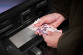 Деньги. Фото Маргариты Романовой, IRK.ru