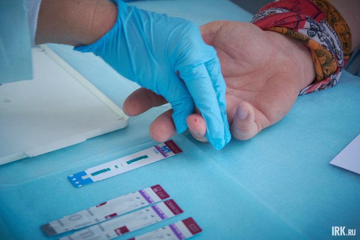 Забор крови. Фото Маргариты Романовой, IRK.ru