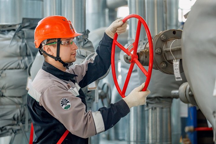 Работник ИНК. Фото ИНК