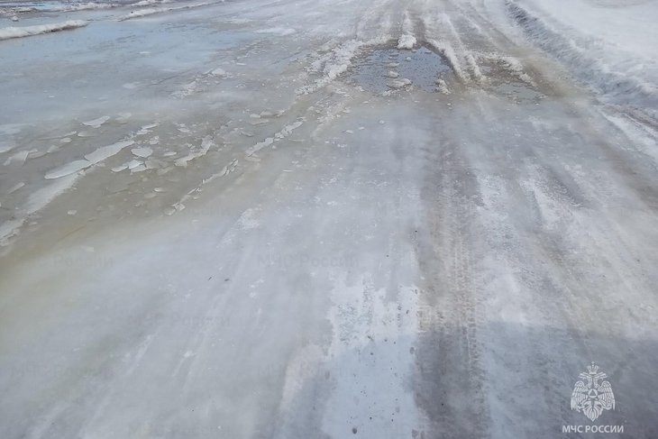 Ледовая переправа. Фото пресс-службы ГУ МЧС России по Иркутской области