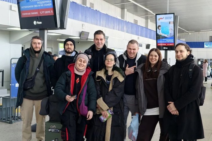 Съемочная группа. Фото из телеграм-канала «Аэропорт Братск»