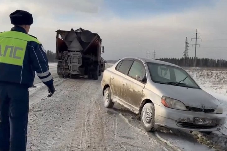 Автомобиль. Скриншот видео пресс-службы Госавтоинспекции Иркутской области