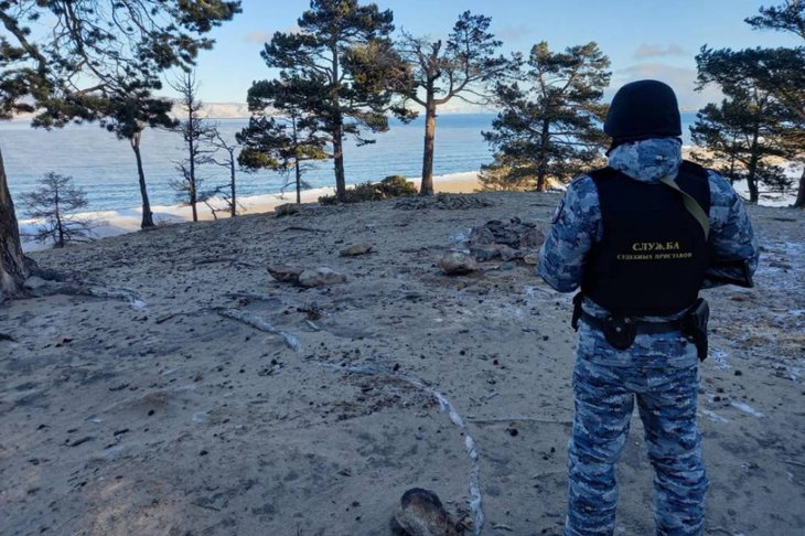 Сотрудник приставов. Фото пресс-службы ГУФССП России по Иркутской области