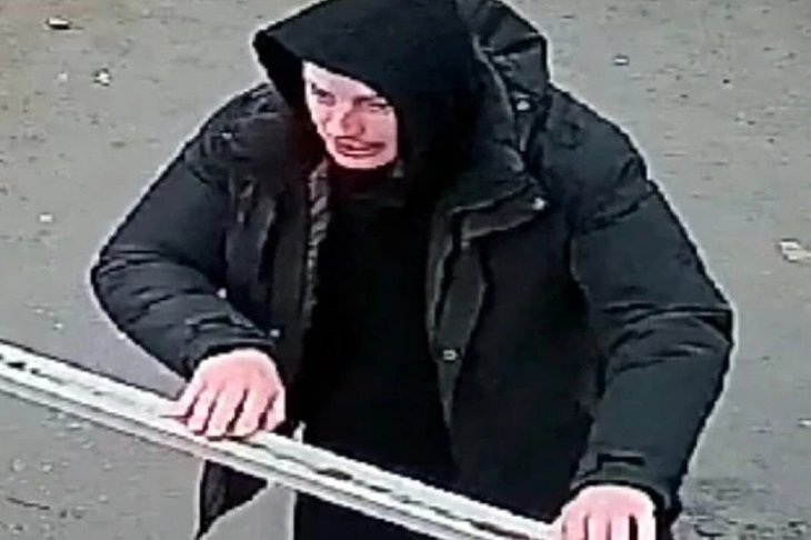 Разыскиваемый мужчина. Скриншот видео ГУ МВД России по Иркутской области