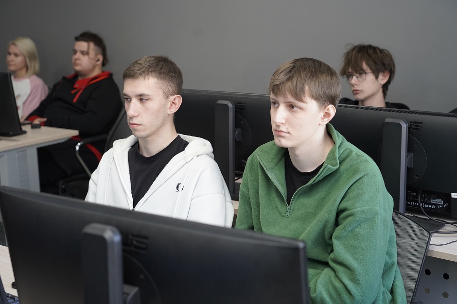 Студенты пробовали писать промпты для разных нейросетей