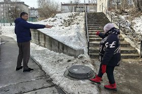 Работа депутата в округе. Фото пресс-службы думы Иркутска
