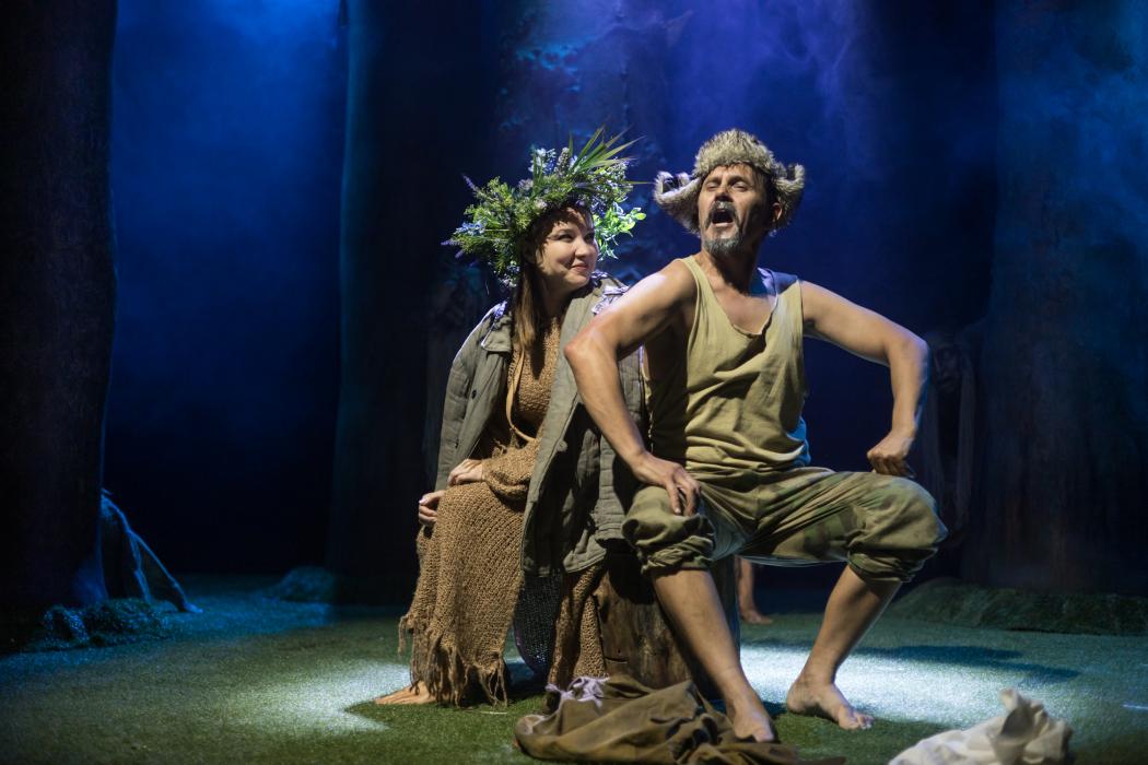 Сцена из спектакля «Праздник шишки». Фото: Иркутский областной театр кукол «Аистёнок»