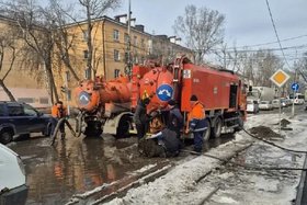 Откачка воды и пропаривание ливневой канализации. Фото пресс-службы администрации Иркутска