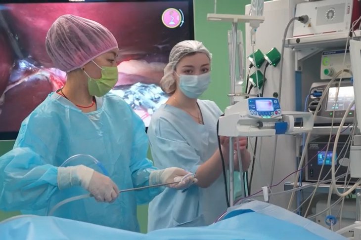 Операция. Скриншот из видео со страницы Юрия Козлова во «ВКонтакте»