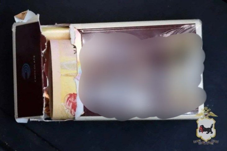 Пачка со взяткой. Фото пресс-службы ГУ МВД России по Иркутской области