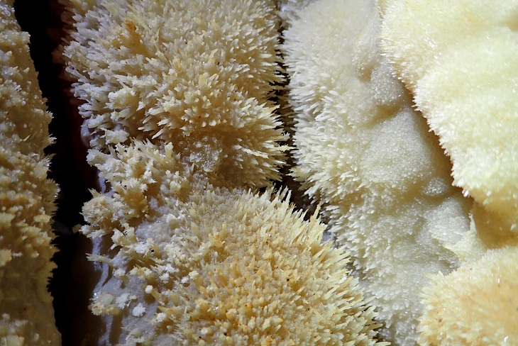 Минералы Ботовской пещеры