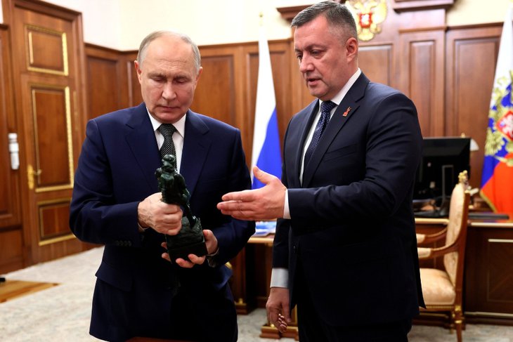 Владимир Путин и Игорь Кобзев. Фото со страницы главы региона в соцсети «ВКонтакте»