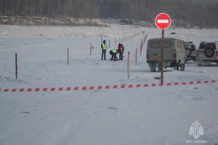 Переправа. Фото пресс-службы ГУ МЧС России по Иркутской области