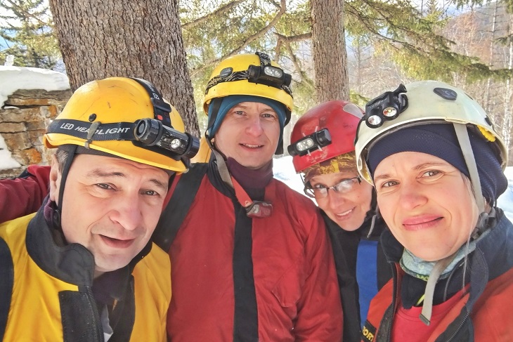 Команда спелеологов Команда спелеологов