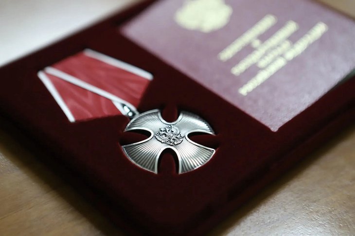 Орден. Фото пресс-службы администрации Иркутска