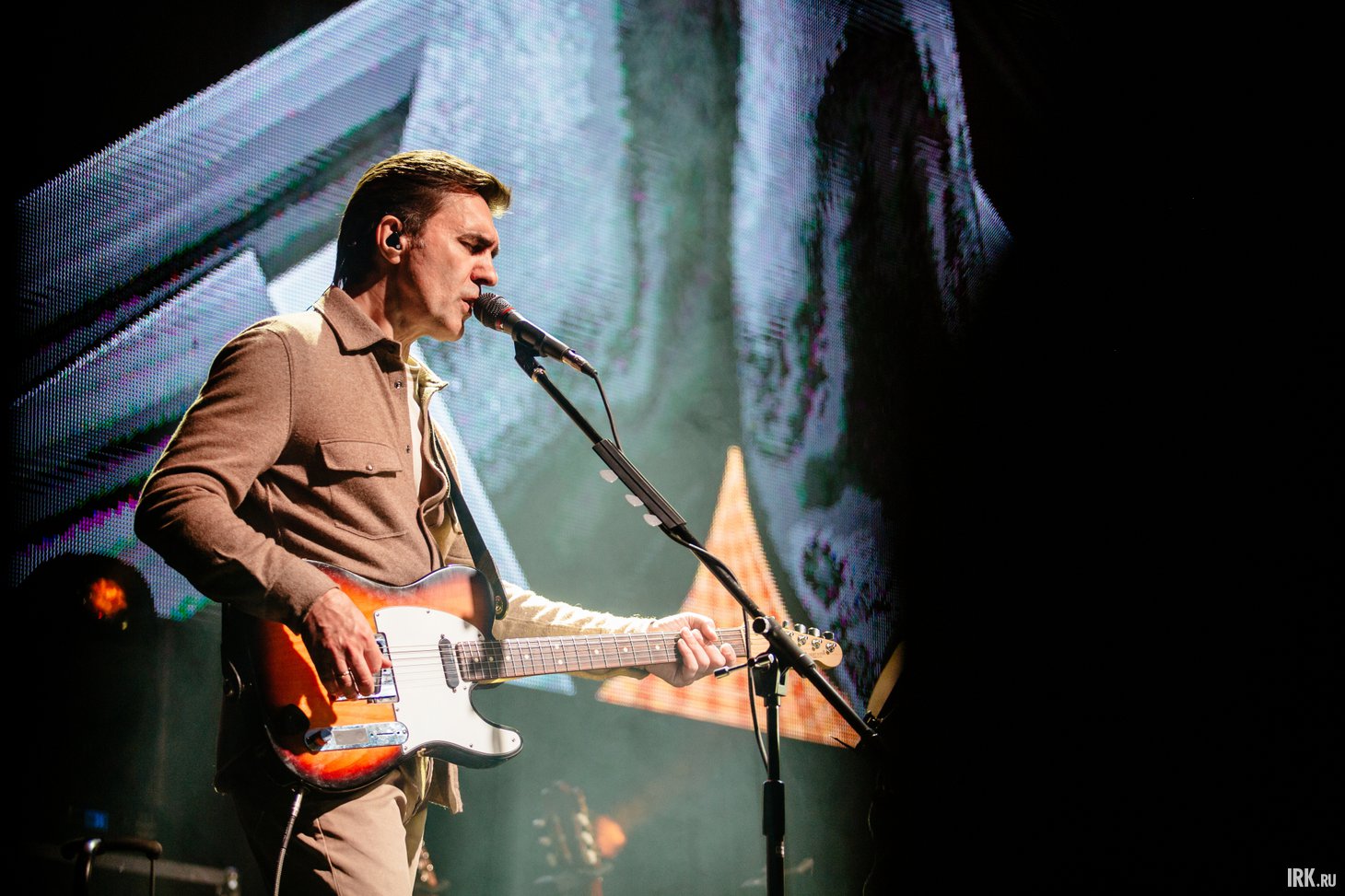 Концерт Вячеслава Бутусова в Иркутске. Фото: Зарина Весна, архив IRK.ru Концерт Вячеслава Бутусова в Иркутске. Фото: Зарина Весна, архив IRK.ru