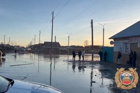 Затопленная улица. Скриншот видео Госавтоинспекции Иркутской области