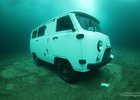 Утонувший УАЗ. Автор фото — водолаз Дмитрий Роговой.