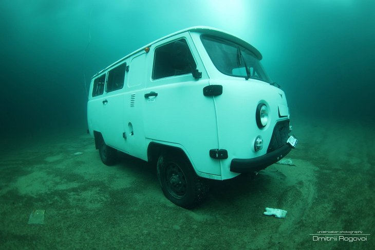Утонувший УАЗ. Автор фото — водолаз Дмитрий Роговой.