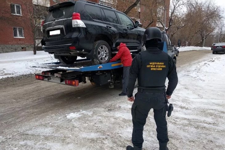 Конфискация автомобиля. Фото из архива ГУФССП России по Иркутской области