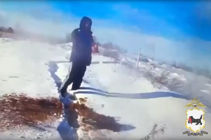 В Зиме мужчин задержали с наркотиками. Скриншот видео пресс-службы ГУ МВД России по Иркутской области