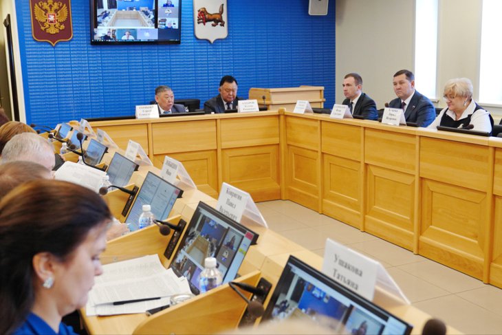 Заседание. Фото IRK.ru