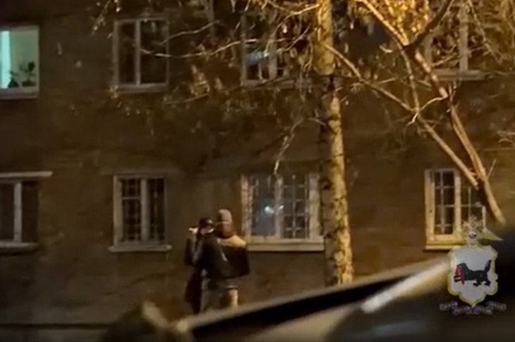 Полицеская операция. Скриншот из видео пресс-службы ГУ МВД России по Иркутской области