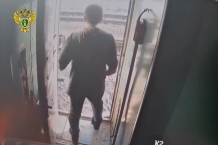 Момент случившегося. Фото пресс-службы Северо-Западной транспортной прокуратуры