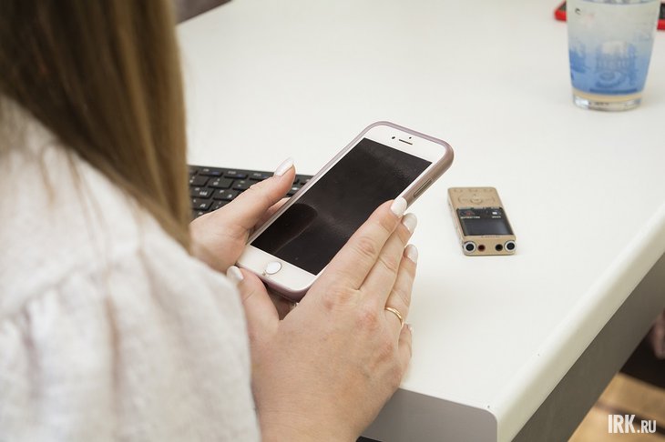 Телефон. Фото Маргариты Романовой, IRK.ru