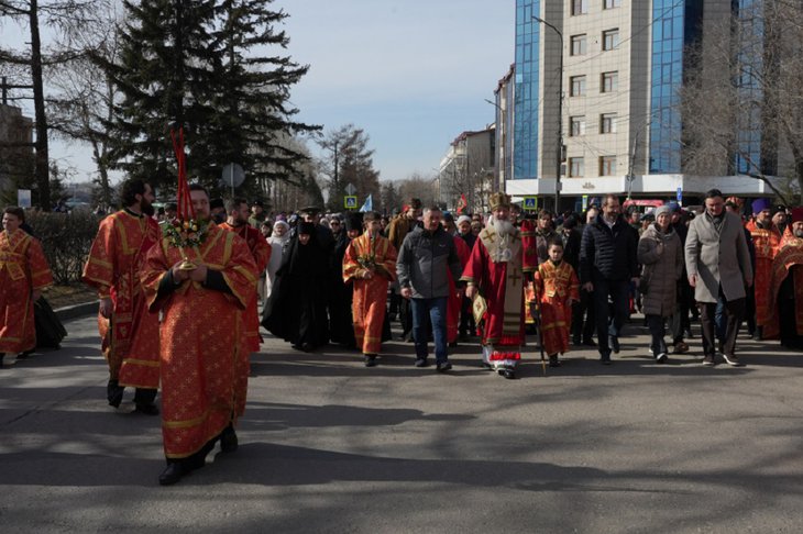 Крестный ход с участием властей и митрополита. Фото IRK.ru