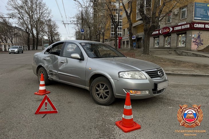 Машина после ДТП. Фото пресс-службы Госавтоинспекции Иркутска