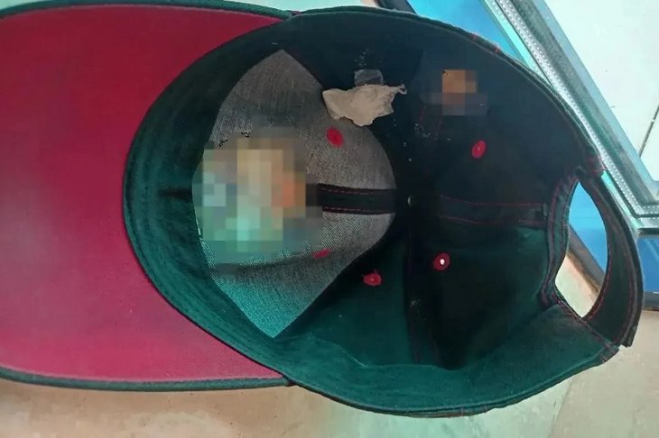 Кепка со спрятанным в ней наркотиком. Фото пресс-службы транспортной полиции Прибайкалья